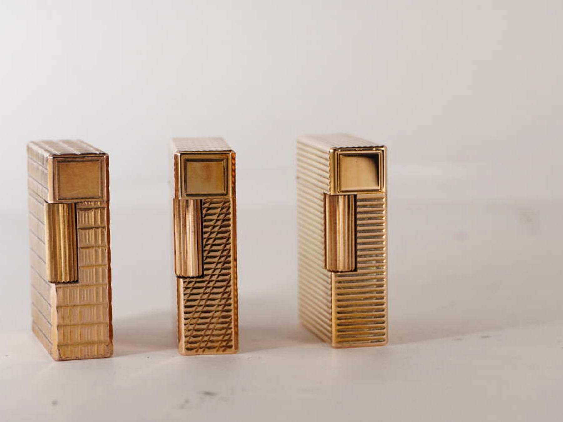 S.T.Dupont エステーデュポン L1系 ガスライター 3点セット ゴールドカラー 各種デザイン 現状品 · plate 2